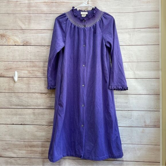 VINTAGE DAN-ELLEN SMOCKED ROBE IN PURPLE - Picture 1 of 7